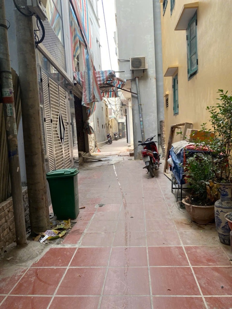 BÁN ĐẤT TẶNG NHÀ– XUÂN ĐỈNH- Ô TÔ ĐỖ CỔNG – 50M RA Ô TÔ TRÁNH, THÔNG TỨ TUNG.